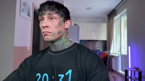 Tom online show from 04/01/26, 07:42