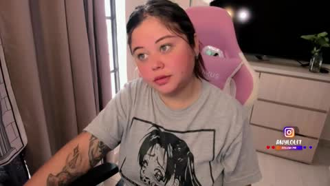   Independent model  online show from 11/19/25, 04:29