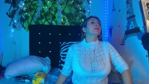 any mour online show from 11/18/25, 05:17