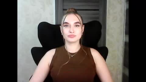 Snapshot of anyasmack chatting on 12/13/25, 10:37 AnyaSmack online show from 12/13/25, 10:37