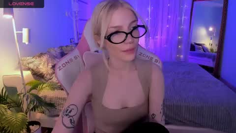 Anya online show from 04/19/26, 02:44