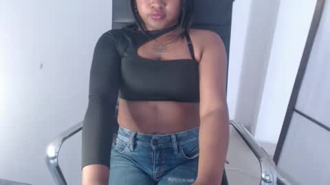 Snapshot of anyelikluz chatting on 10/25/25, 05:08 anyelikluz online show from 10/25/25, 05:08