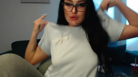 Snapshot of anyevyy chatting on 05/16/26, 05:59 AnyEvyy online show from 05/16/26, 05:59