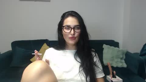 Snapshot of anyevyy chatting on 06/21/26, 06:43 AnyEvyy online show from 06/21/26, 06:43