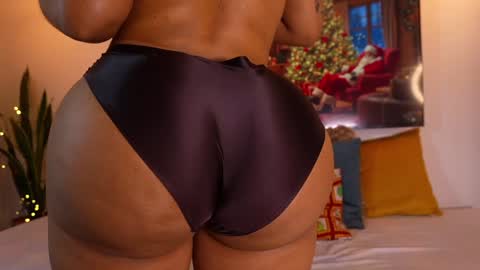 Dulce Maria online show from 12/21/24, 05:14