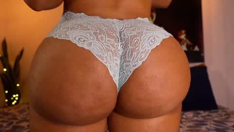 Dulce Maria online show from 01/06/25, 03:42