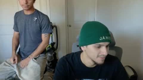 Snapshot of apachewithawebcam chatting on 12/19/25, 05:53 ApacheWithWebcam online show from 12/19/25, 05:53