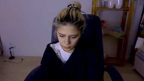 ApheliaStar online show from 11/19/25, 04:07