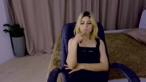 ApheliaStar online show from 12/01/25, 03:06