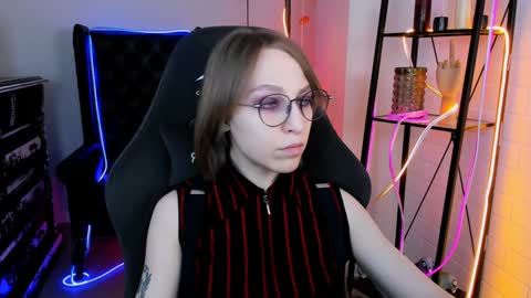 Snapshot of aphexqueen chatting on 12/08/24, 01:03 APHEX QUEEN online show from 12/08/24, 01:03