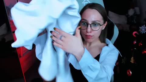 Snapshot of aphexqueen chatting on 12/12/24, 07:48 APHEX QUEEN online show from 12/12/24, 07:48