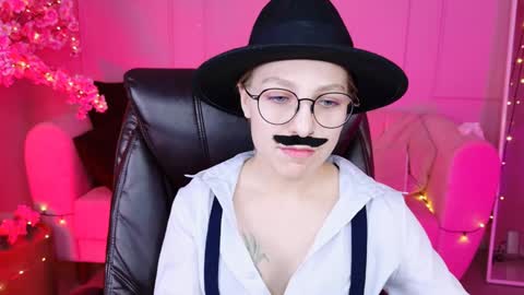 Snapshot of aphexqueen chatting on 12/13/24, 07:32 APHEX QUEEN online show from 12/13/24, 07:32