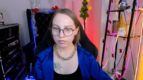 Snapshot of aphexqueen chatting on 12/14/24, 04:52 APHEX QUEEN online show from 12/14/24, 04:52