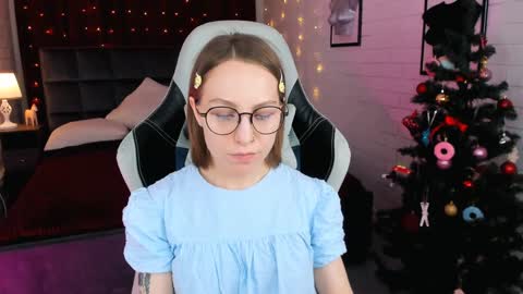 Snapshot of aphexqueen chatting on 12/21/24, 01:10 APHEX QUEEN online show from 12/21/24, 01:10