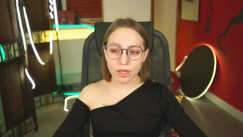 Snapshot of aphexqueen chatting on 02/04/25, 12:22 APHEX QUEEN online show from 02/04/25, 12:22