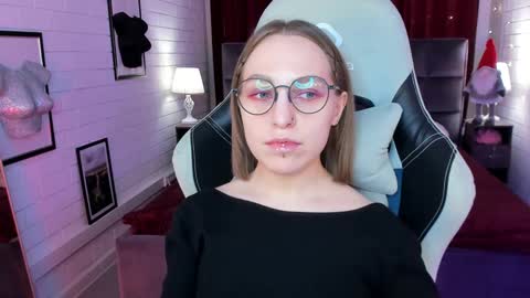 Snapshot of aphexqueen chatting on 02/05/25, 01:44 APHEX QUEEN online show from 02/05/25, 01:44