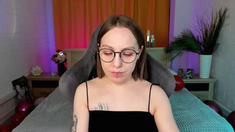 Snapshot of aphexqueen chatting on 02/09/25, 11:04 APHEX QUEEN online show from 02/09/25, 11:04