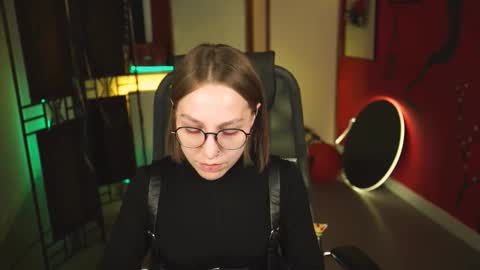 Snapshot of aphexqueen chatting on 02/13/25, 09:20 APHEX QUEEN online show from 02/13/25, 09:20