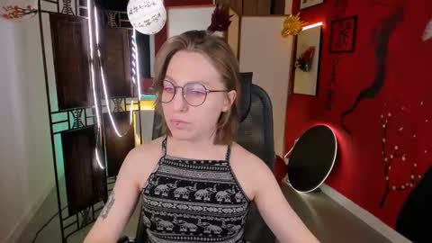 Snapshot of aphexqueen chatting on 02/18/25, 09:10 APHEX QUEEN online show from 02/18/25, 09:10