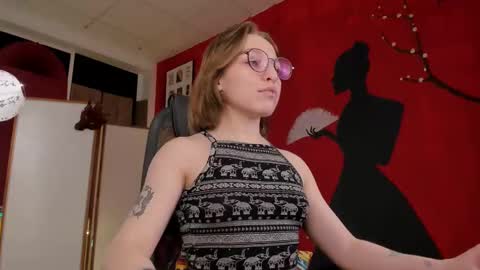 Snapshot of aphexqueen chatting on 02/18/25, 12:17 APHEX QUEEN online show from 02/18/25, 12:17