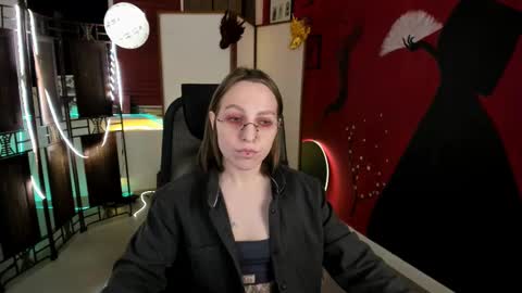 Snapshot of aphexqueen chatting on 03/08/25, 01:03 APHEX QUEEN online show from 03/08/25, 01:03