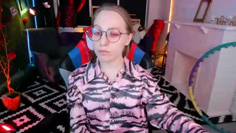 Snapshot of aphexqueen chatting on 03/11/25, 12:17 APHEX QUEEN online show from 03/11/25, 12:17