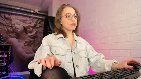 Snapshot of aphexqueen chatting on 09/19/25, 09:22 APHEX QUEEN online show from 09/19/25, 09:22