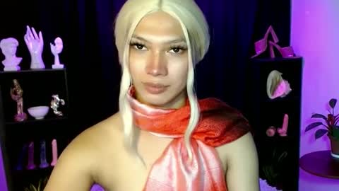 Snapshot of aphr0dite_x chatting on 02/14/25, 10:38 Roman Goddess online show from 02/14/25, 10:38