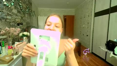 Aphrodite online show from 04/12/26, 12:21