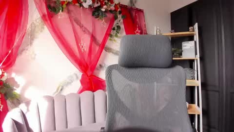 aphrodite online show from 04/18/26, 08:53