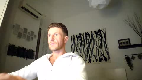 Snapshot of apollobest77 chatting on 02/04/25, 07:33 apollobest77 online show from 02/04/25, 07:33