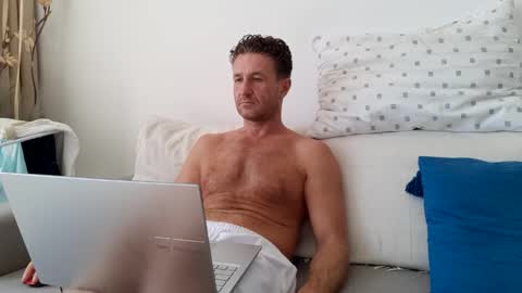 Snapshot of apollobest77 chatting on 09/09/25, 09:09 apollobest77 online show from 09/09/25, 09:09