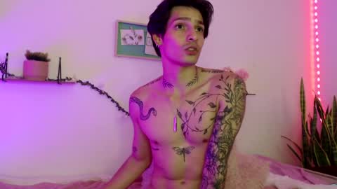 Snapshot of apolo01_ chatting on 12/22/24, 06:26 Apolo online show from 12/22/24, 06:26