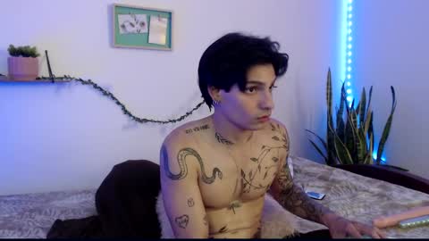 Snapshot of apolo01_ chatting on 01/08/25, 08:29 Apolo online show from 01/08/25, 08:29