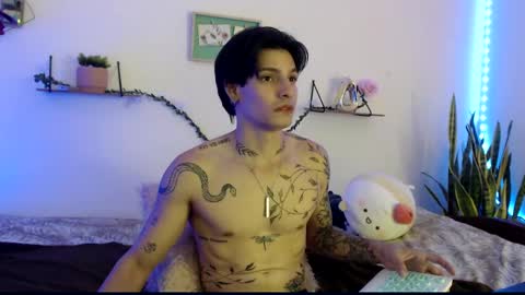 Snapshot of apolo01_ chatting on 01/13/25, 03:26 Apolo online show from 01/13/25, 03:26