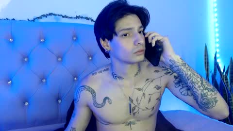 Snapshot of apolo01_ chatting on 01/17/25, 04:04 Apolo online show from 01/17/25, 04:04