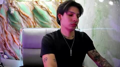 Snapshot of apolo01_ chatting on 02/02/25, 04:11 Apolo online show from 02/02/25, 04:11