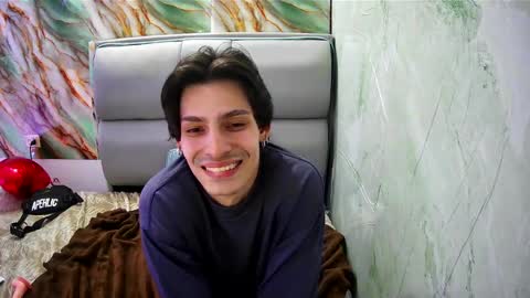 Snapshot of apolo01_ chatting on 02/12/25, 08:50 Apolo online show from 02/12/25, 08:50