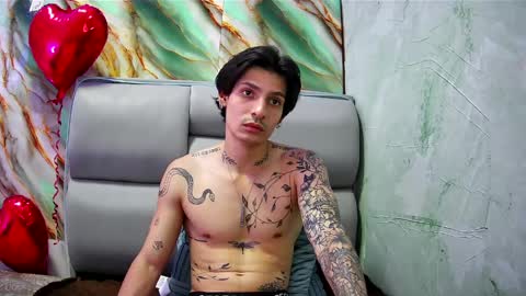 Snapshot of apolo01_ chatting on 02/13/25, 05:01 Apolo online show from 02/13/25, 05:01