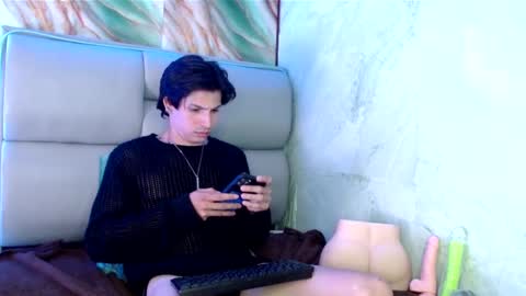 Snapshot of apolo01_ chatting on 02/21/25, 04:48 Apolo online show from 02/21/25, 04:48