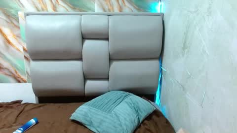 Snapshot of apolo01_ chatting on 09/14/25, 06:07 Apolo online show from 09/14/25, 06:07