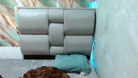 Snapshot of apolo01_ chatting on 09/16/25, 06:31 Apolo online show from 09/16/25, 06:31