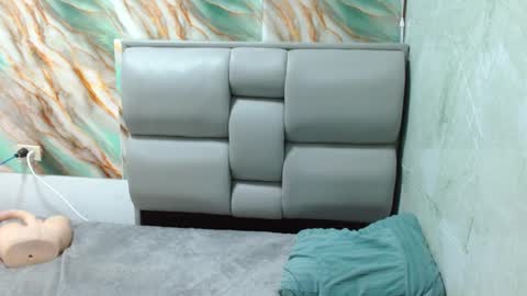 Snapshot of apolo01_ chatting on 09/17/25, 06:53 Apolo online show from 09/17/25, 06:53