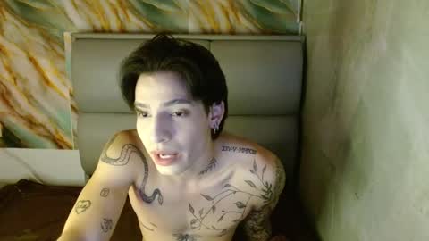 Snapshot of apolo01_ chatting on 09/18/25, 06:54 Apolo online show from 09/18/25, 06:54