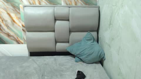 Snapshot of apolo01_ chatting on 09/26/25, 06:45 Apolo online show from 09/26/25, 06:45