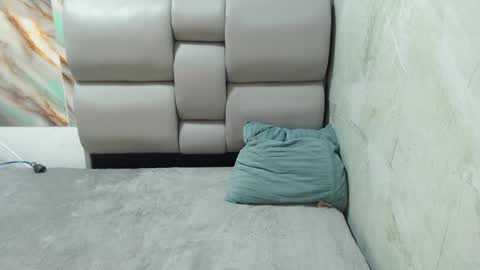 Snapshot of apolo01_ chatting on 09/30/25, 06:35 Apolo online show from 09/30/25, 06:35