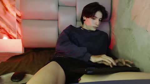 Snapshot of apolo01_ chatting on 10/13/25, 09:59 Apolo online show from 10/13/25, 09:59