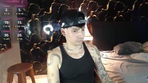 Snapshot of apolo01_ chatting on 11/13/25, 02:10 Apolo online show from 11/13/25, 02:10