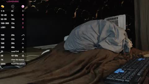 Snapshot of apolo01_ chatting on 12/15/25, 11:09 Apolo online show from 12/15/25, 11:09