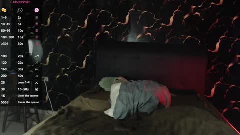 Snapshot of apolo01_ chatting on 12/23/25, 01:14 Apolo online show from 12/23/25, 01:14